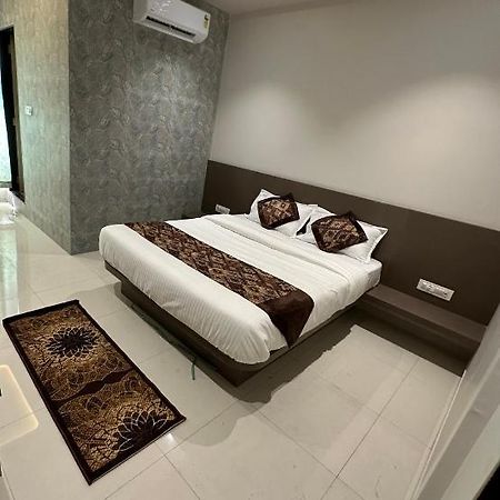 Jp Garden & Lawn Hotel Sasupada ภายนอก รูปภาพ